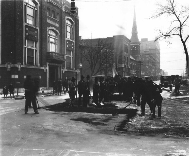 1923 Decatur, Il., Hand Placing